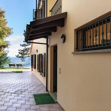 Villa Piscina “la Trinità “ *